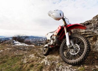 Moto tout-terrain : les clés pour des aventures sécurisées et réussies moto tout terrain les clés pour des aventures sécurisées et réussies