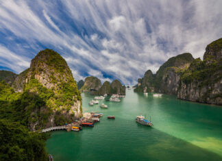 baie d’halong joyau naturel incontournable du vietnam