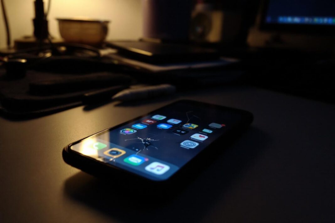 Pourquoi un smartphone ralentit avec le temps ?